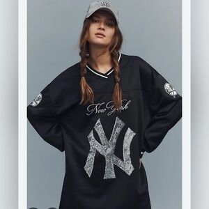 Anthropologie Black Graphic Women's Jersey